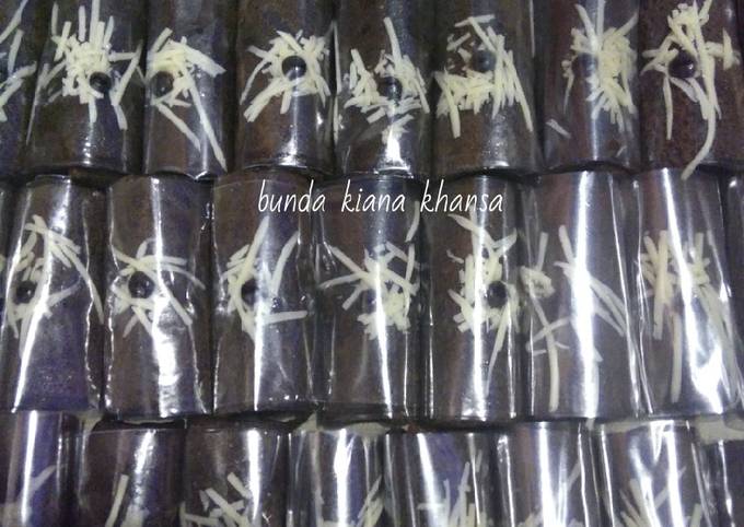 Dadar gulung isi pisang coklat