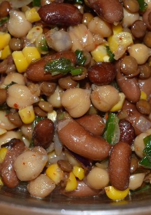 Una foto de Ensalada de legumbres al verdeo