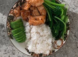 Hình của món Ức Gà Áp Chảo + Cơm Trắng + Cải Ngọt + Bơ (EAT CLEAN 548kcal🔥).