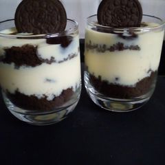 A picture of Oreo custard shots.