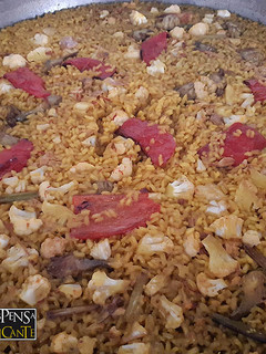 Una foto de Arroz con verduras y atún