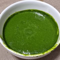 A picture of Green chutney for sandwich.
