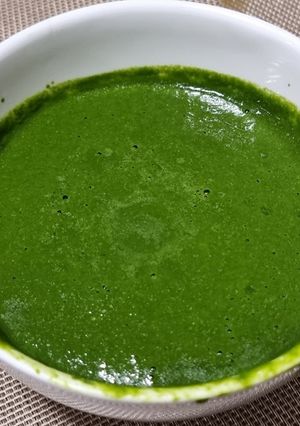 A picture of Green chutney for sandwich.