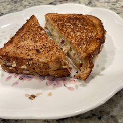 A picture of Tuna Melt Goodness!.