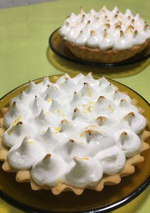Una foto de Lemon pie individuales
