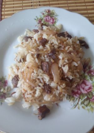 Una foto de Arroz revuelto con cebolla