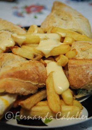 Una foto de Bocadillo de pechuga y más