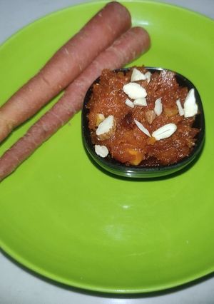 गाजराचा हलवा (gajaracha halwa recipe in marathi) रेसिपी चे मुख्य फोटो 