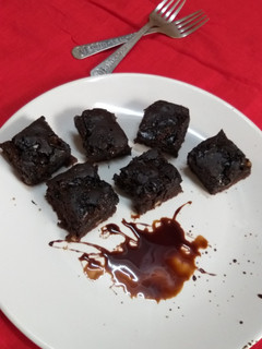 ચોકલેટ બ્રાઉની (chocolate brownie recipe in Gujarati) રેસીપી મુખ્ય ફોટો