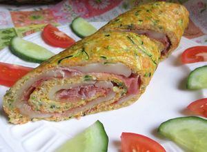 Sonkás-sajtos cukkinitekercs recept fotója