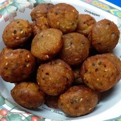 A picture of Unniyappam (Deep Fried Sweet Fritters).