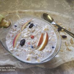 A picture of Sweet Oats with mixed fruits.