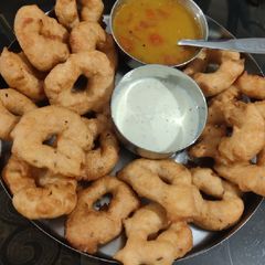A picture of Medu Vada.