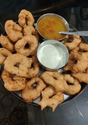 A picture of Medu Vada.