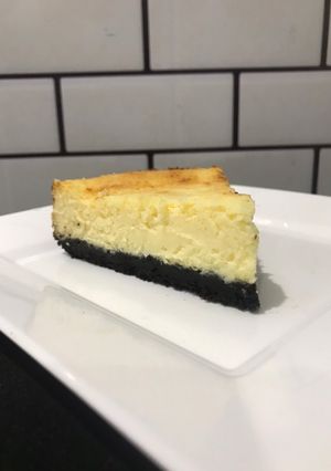 Una foto de Cheesecake de chocolate blanco y oreo