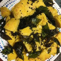 A picture of Khaman Dhokla.