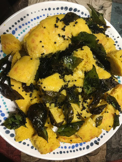 A picture of Khaman Dhokla.