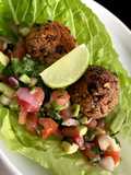 Falafel de frijol negro a la mexicana