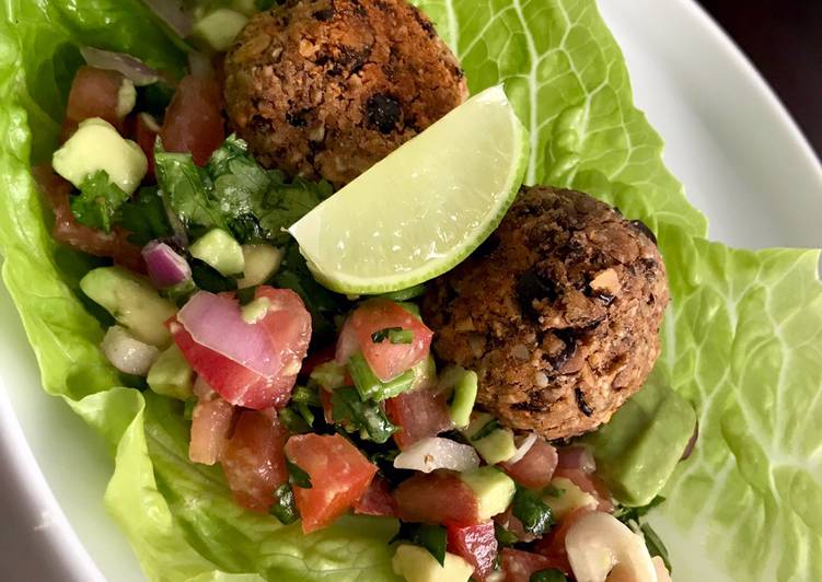 Falafel de frijol negro a la mexicana