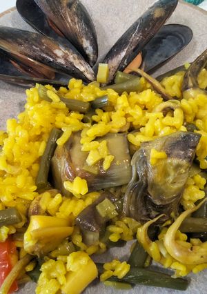 Una foto de Arroz con sepia y mejillones