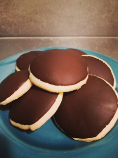 Una foto de Galletas Sin Gluten Bañadas en chocolate
