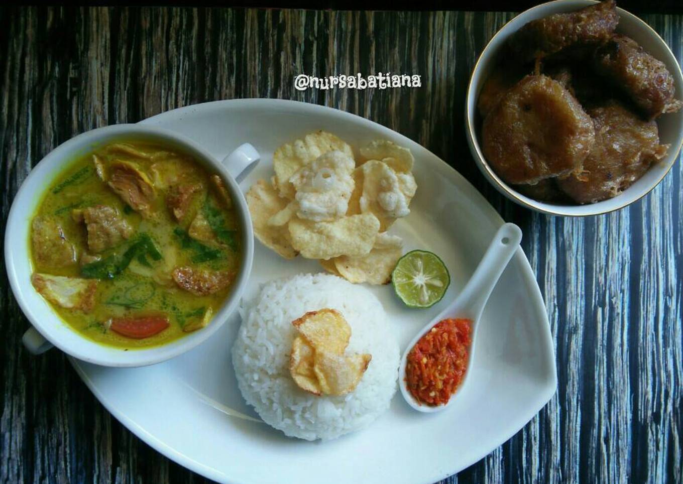 Soto Betawi (Versi Santan dan Kunyit)