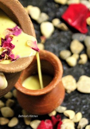 A picture of Thandai Lassi.