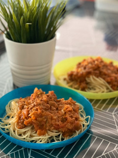 A picture of Simple beef bolognese sauce (with hidden veggies inside 😋) 🥕🍝🥫🍅.