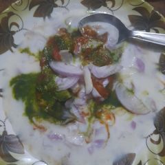 A picture of Aloo Tikki Chaat.