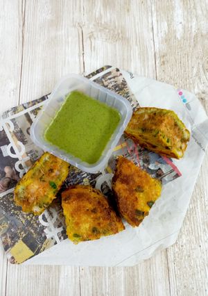A picture of Stuffed Bread Pakora.