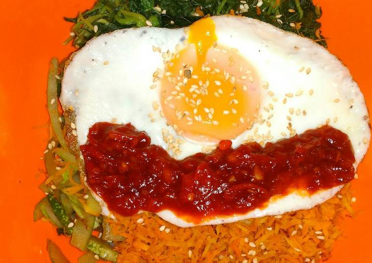 Spicy bibimbap with gochujang for diet