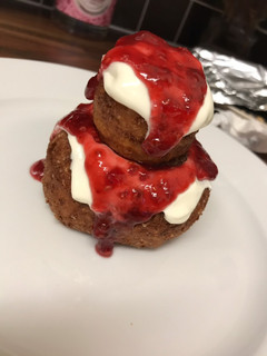Una foto de Papanași • Postre rumano