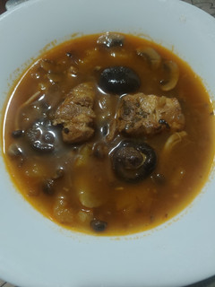 Una foto de Guiso de setas con costilla