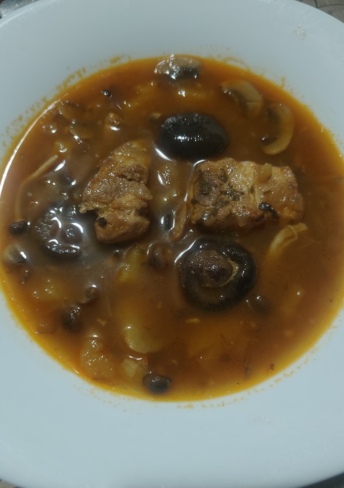 Una foto de Guiso de setas con costilla