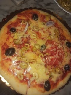 صورة لوصفة بيتزا سهلة و اقتصادية على طريقة ام لينة مرام ولااروع 😋😋