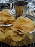 ক্রিস্পি পটেটো চিপস্(Crispy potato chips recipe in bengali)