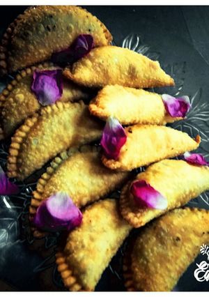 A picture of Mava Gujiya.
