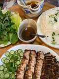 Bánh hỏi thịt nướng