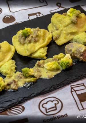 Foto di Tortelloni salsiccia e patate con ragu di broccolo romanesco e salsiccia