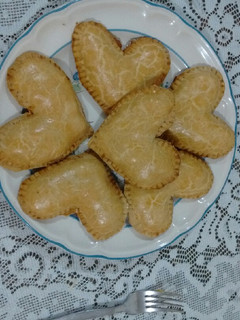 Una foto de Empanadas de amor!! 💕😘(Rellenos diferentes salado y dulce)