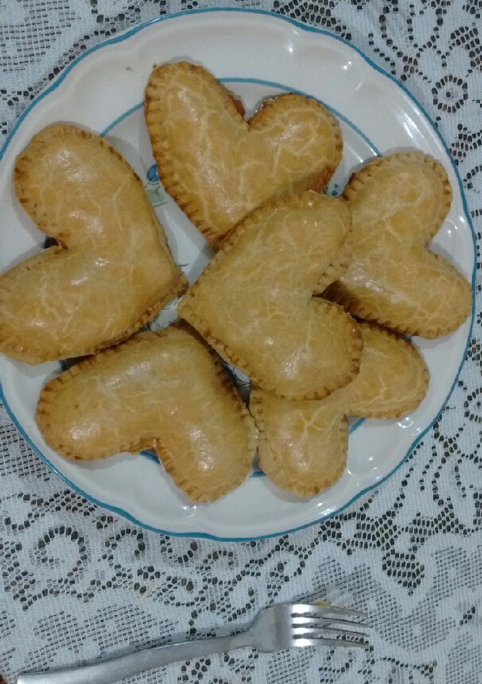 Una foto de Empanadas de amor!! 💕😘(Rellenos diferentes salado y dulce)