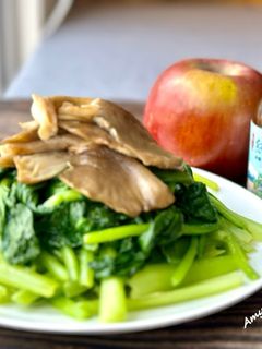 秀珍菇炒菜 / 油菜 的食譜成品照片