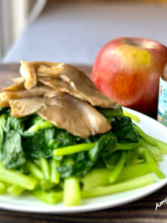秀珍菇炒菜 / 油菜 的食譜成品照片