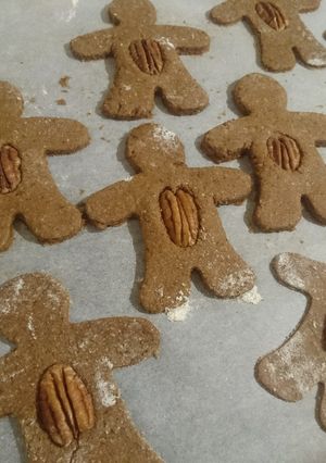 Une photo de Bonhommes complets aux épices et noix de pecan