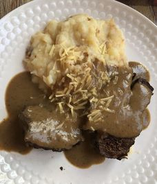 thịt bò hầm cà rốt và khoai