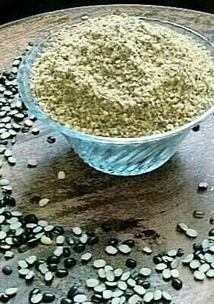 A picture of Black gram Dal idli podi.