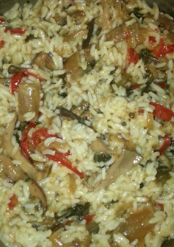 Una foto de Arroz con setas y acelgas en salsa teriyaki (vegetariano)
