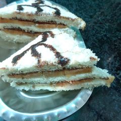 A picture of Chikoo Chocolate Sandwich.