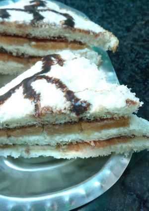 A picture of Chikoo Chocolate Sandwich.