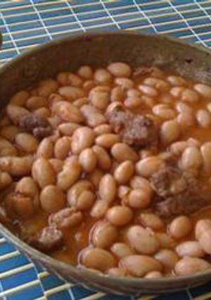 A picture of Red beans and meat stew - yakhnet fassoulia bi lahmeh w riz.